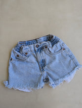 Load image into Gallery viewer, Levi&#39;s Cutoffs 4t
