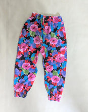 Load image into Gallery viewer, Floral Joggers 5-6y
