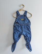 Load image into Gallery viewer, Oshkosh Footed Overalls 0-3m
