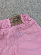 Load image into Gallery viewer, Levi&#39;s Pink Cinched Waist Shorts 4t
