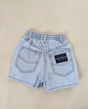 Load image into Gallery viewer, Light Wash Denim Shorts 2-3y
