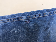 Load image into Gallery viewer, Levi&#39;s Paint Splattered Jeans 4t
