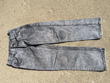 Load image into Gallery viewer, Levi&#39;s Charcoal Acid Wash Jeans 7-8y

