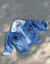 Load image into Gallery viewer, Levi&#39;s Sherpa Jacket 6y
