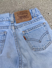 Load image into Gallery viewer, Levi&#39;s Light Wash Jeans 6y
