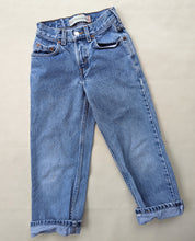 Load image into Gallery viewer, Levi&#39;s 550 Jeans 8y
