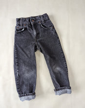 Load image into Gallery viewer, Levi&#39;s Black Jeans 5-6y
