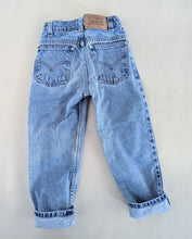 Load image into Gallery viewer, Levi&#39;s 550 Jeans 6y
