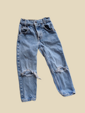 Load image into Gallery viewer, Levi&#39;s Distressed Jeans 4-5y Slim
